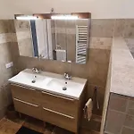 Two Bedroom Garden Parking Near Beaches * ラシオタ