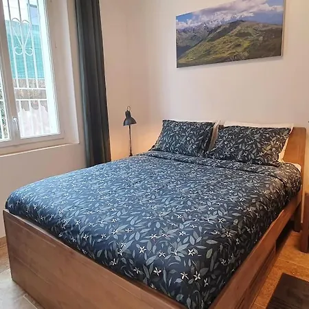 Apartment Two Bedroom Garden Parking Near Beaches *